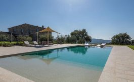 Luxury villa in Tuscany with private pool and panoramic countryside views